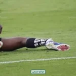 إصابة مروعة توقف مباراة في الدوري الهندوراسي لكرة القدم