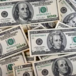 الدولار يتراجع أمام الجنيه في تعاملات البنوك اليوم