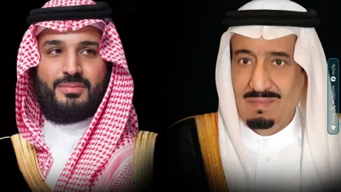 الملك سلمان وولي العهد يعزيان أمير الكويت بوفاة الجابر الصباح