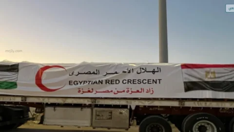 الهلال الأحمر يطلق قافلة مساعدات جديدة الى قطاع غزة