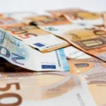 اليورو يختتم تعاملات الأحد مستقرًا أمام الجنيه في البنوك