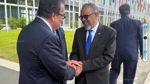 خالد عبدالغفار يبحث مع مدير الصحة العالمية