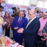 رئيس جامعة سوهاج يتفقد معرض «رؤى تشكيلية» ويشيد بإبداعات الطلاب