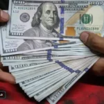 سعر الدولار يتراجع دون 53 جنيها في البنوك المصرية اليوم