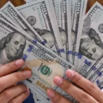 سعر الدولار اليوم يقترب من 53 جنيها مجددا والبنوك ترفع اسعار الصرف بختام تعاملات الثلاثاء