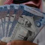 سعر الريال السعودي يقفز بالبنوك المصرية بعد تحرك الدولار وخروج استثمارات اجنبية من الدين المحلي