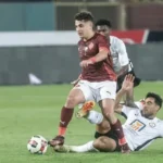 سيراميكا يتقدم على بيراميدز بهدف بوبو في الدوري المصري