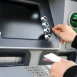 شركات نقل الأموال تغذي ماكينات الصراف مع إجازة العيد