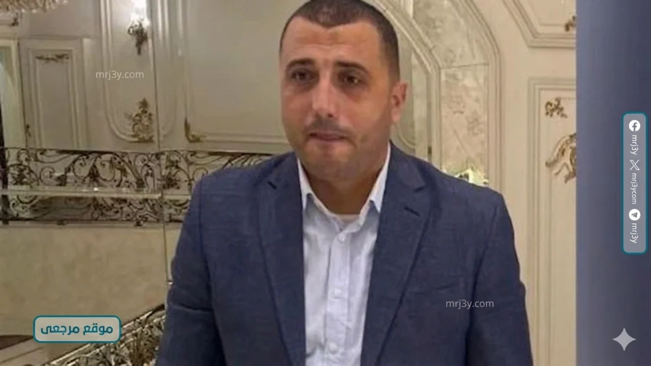عامل يستغيث بعد فصله