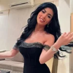 كارولين عزمي تخطف الانظار بإطلالة سوداء عبر إنستجرام