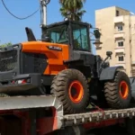 كفر الشيخ تدعم منظومة النظافة بلودر مفصلي جديد بقوة 74 حصان