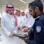 محافظ يستعرض خطط تطوير الاتصالات لخدمة الحجاج