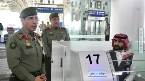 مدير الجوازات المكلف يتفقد منفذ الرقعي لخدمة ضيوف الرحمن
