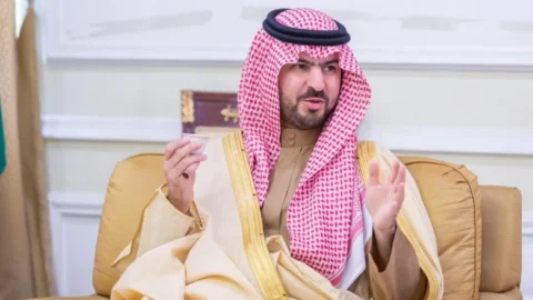 نائب أمير الشرقية يهنئ مدير زكاة الدمام الجديد