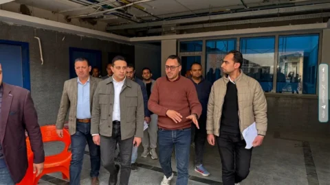 نائب محافظ الفيوم يتابع رصف طريق المصرف القاطع في يوسف الصديق