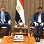 وزير الشباب والرياضة يبحث مشروعات تطوير البنية الرياضية مع استادات